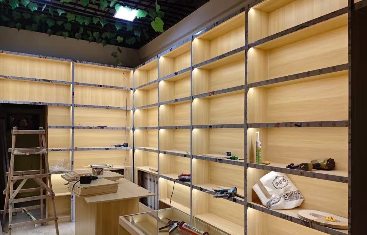 商户展示架灯带施工现场